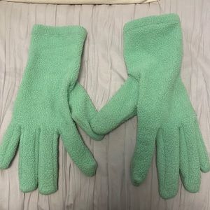 Green fleece gloves